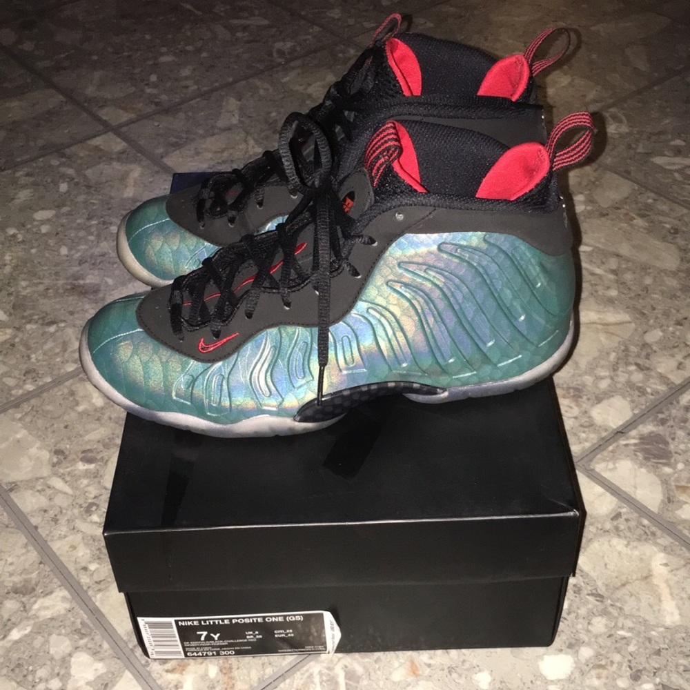 Nike Little Posite One Big Kids (7Y = 8.5 women’s)